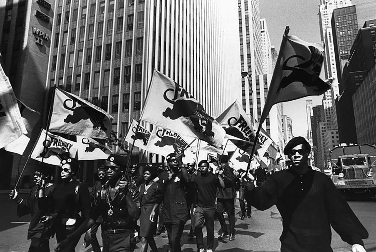 Борьба за права темнокожих: чем закончились мирные сидячие протесты "Черных пантер"