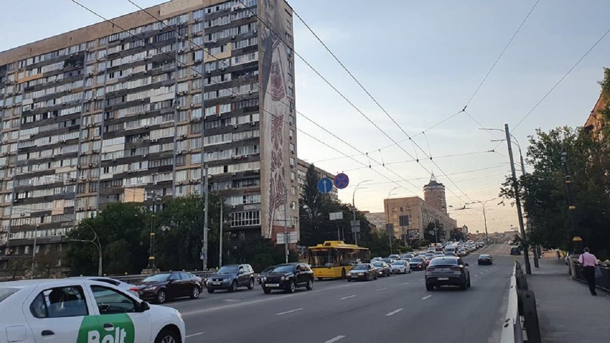 У Києві тимчасово відключили світло: на дорогах транспортний колапс, з ТРЦ евакуювали людей