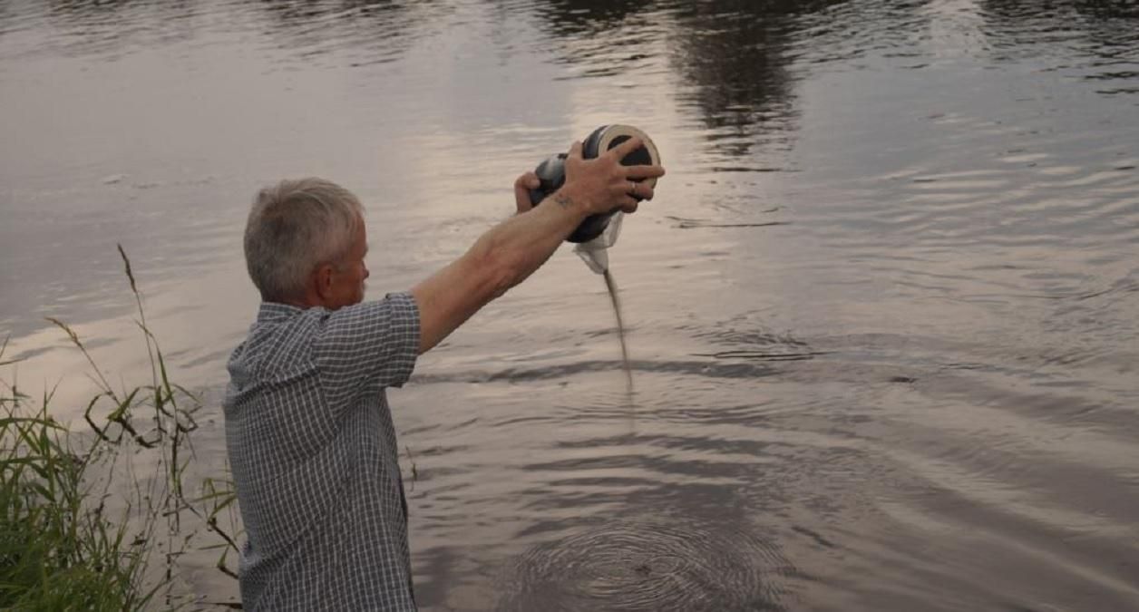 Прах погибшего Николая Илина развеяли над Днепром - фото Прах погибшего Николая Илина развеяли над Днепром - фото
