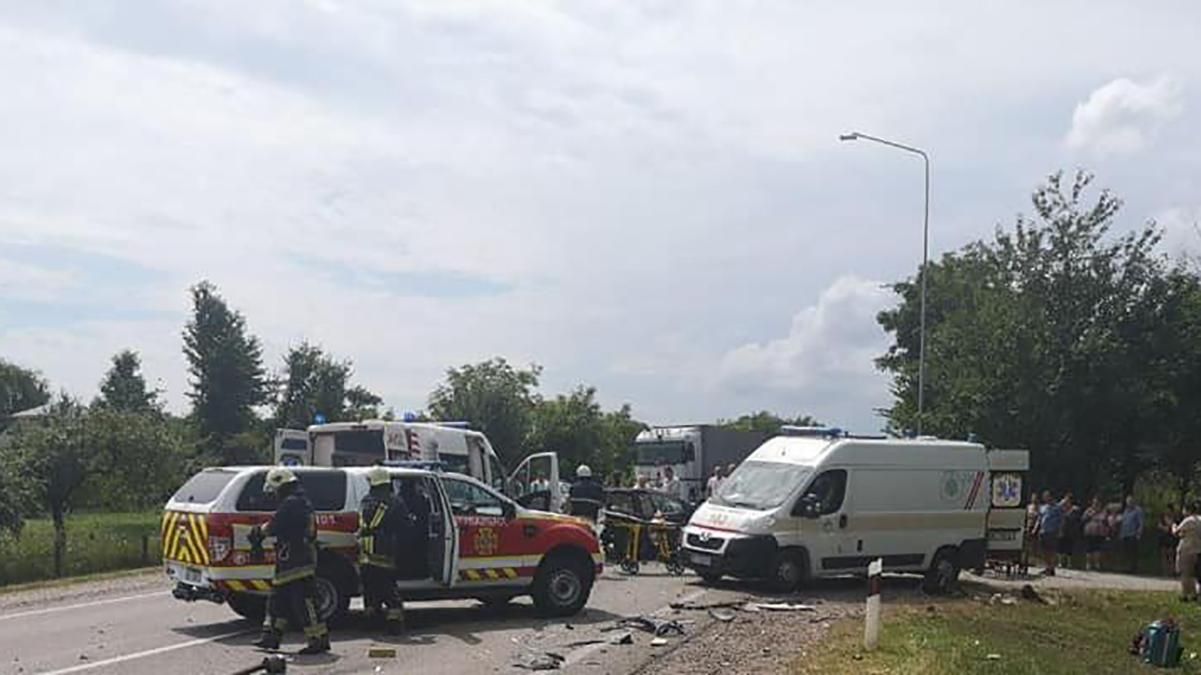 ДТП біля села Дубина на Львівщині: померла 16-річна дівчинка ДТП біля села Дубина на Львівщині: померла 16-річна дівчинка