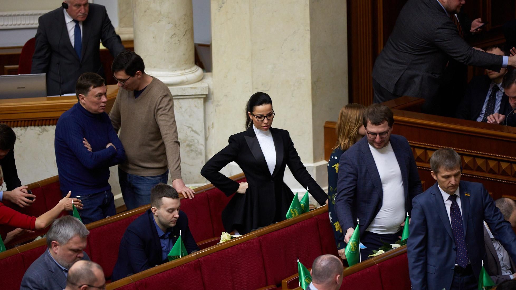 НАЗК зупинило держфінансування "Слуги народу":  інші партії отримали понад 35 мільйонів гривень 