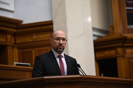 Шмигаль виступив проти штучної девальвації гривні