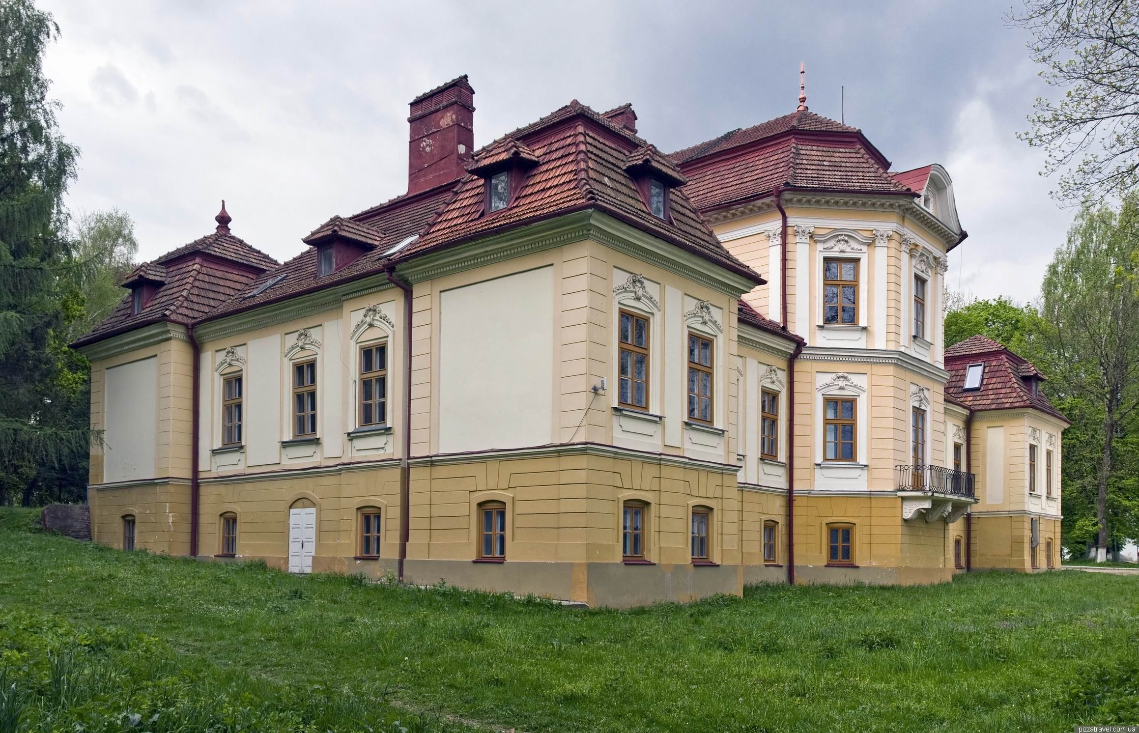 Дворец Бруницких: уникальная вилла недалеко от Львова – фото