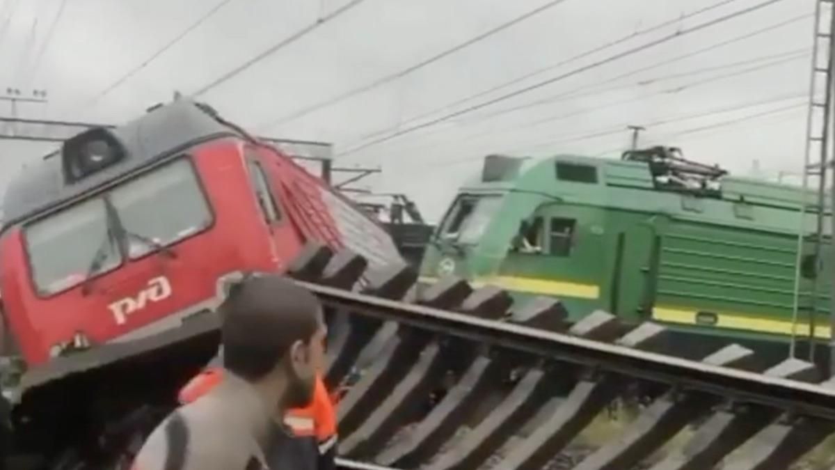 В Санкт-Петербурге столкнулись два поезда: видео