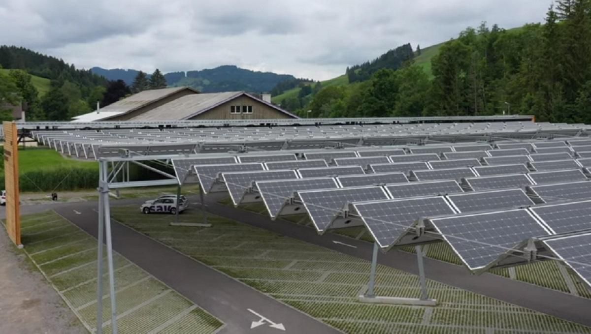 В Швейцарии автопарковку превратили в разумную солнечную ферму