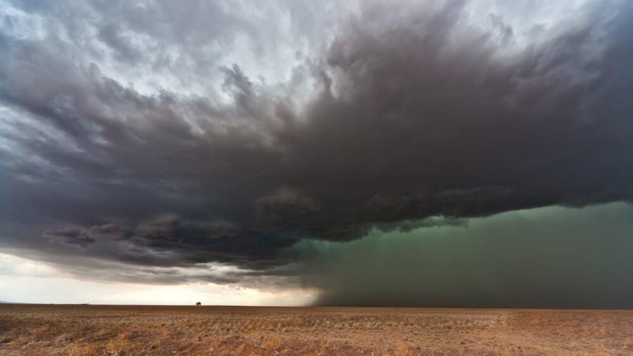 Ураган Дуглас ослаб у побережья Гавайев 27 июля 2020 Ураган Дуглас ослаб у побережья Гавайев 27 июля 2020