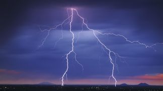 Удар блискавки вбив двох футболісток в Мексиці, ще троє потрапили до лікарні