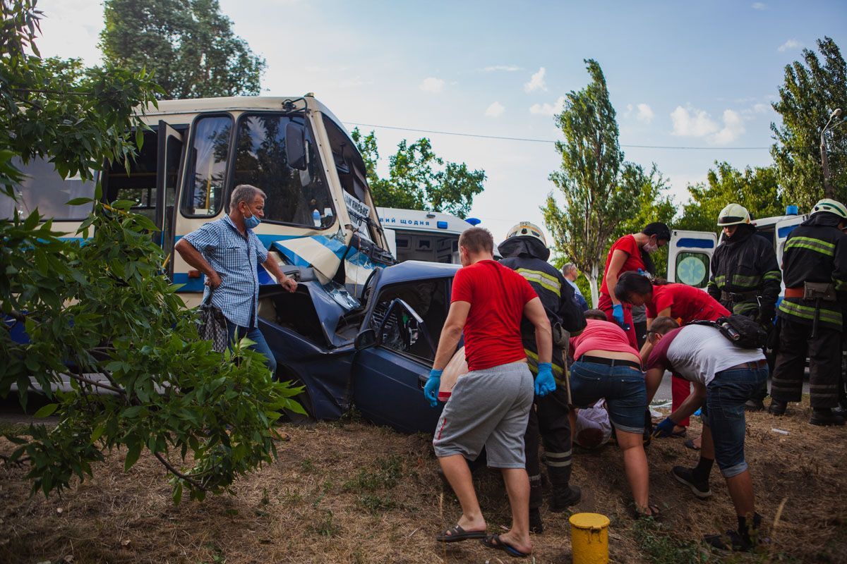 В Днепре ДТП с автомобилем и автобусом 28 июля 2020 - фото В Днепре ДТП с автомобилем и автобусом 28 июля 2020 - фото