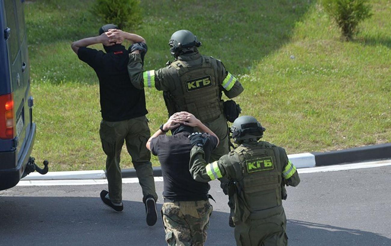 Мають по лікоть української крові, – журналіст про затриманих бойовиків у Білорусі