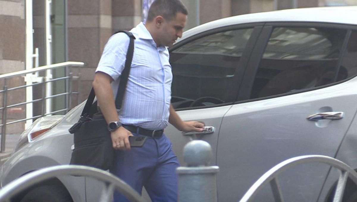 Лобіював інтереси фірми у Раді: "слуга народу" Куницький орендує авто з 90% знижки Лобіював інтереси фірми у Раді: "слуга народу" Куницький орендує авто з 90% знижки