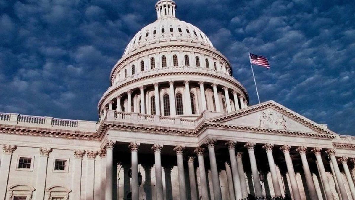 США хоче виділяти Україні 300 мільйонів доларів щороку на військову допомогу США хоче виділяти Україні 300 мільйонів доларів щороку на військову допомогу