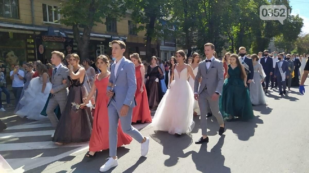 Парад випускників у Тернополі 31 липня 2020: фото і відео