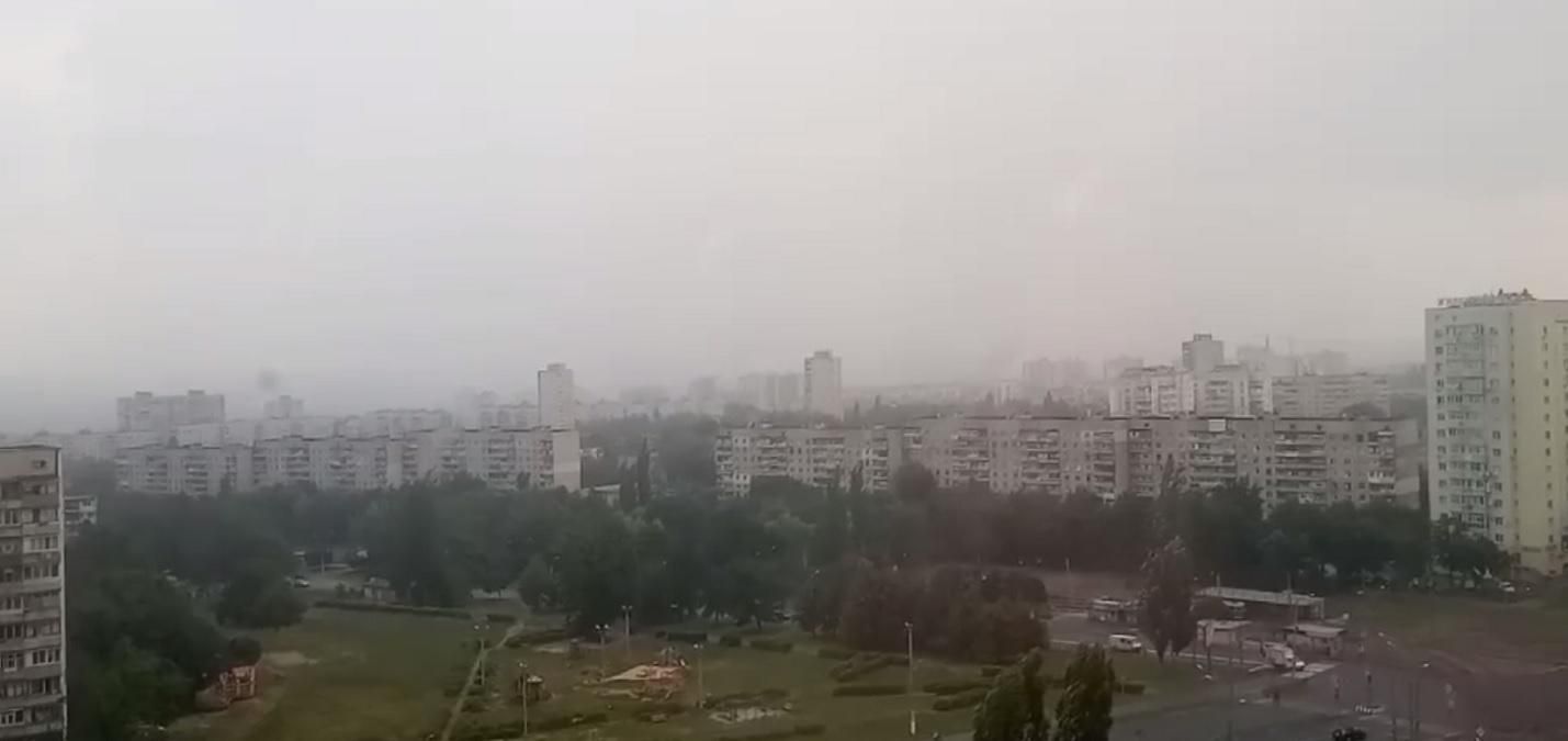 Ливни и ветер в Харькове 31 июля 2020: видео затоплений