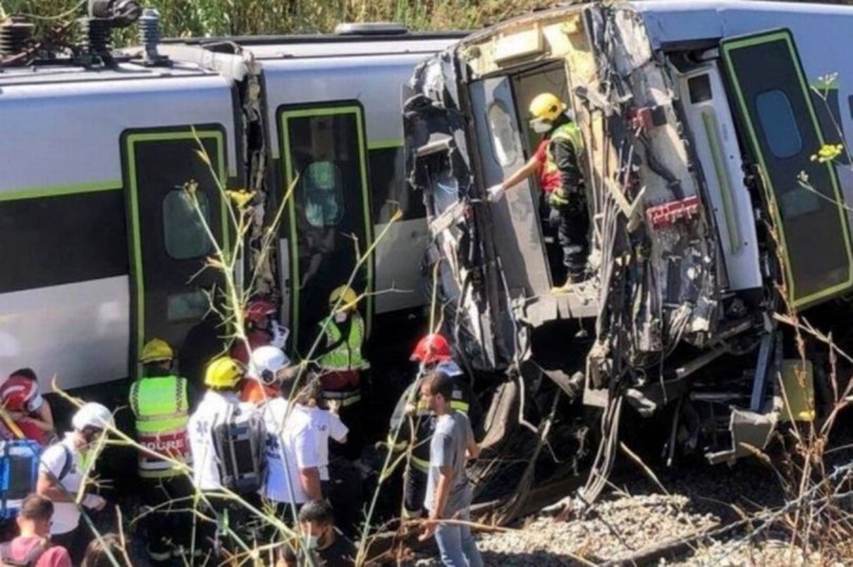 Аварія з поїздом у Португалії 31 липня 2020 - фото, відео