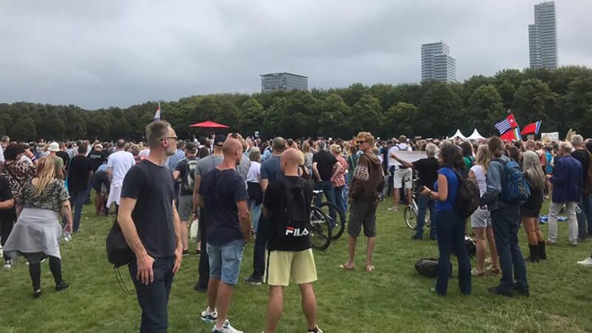 Вслед за Германией: в Нидерландах протестовали против карантина из-за COVID-19 – видео Вслед за Германией: в Нидерландах протестовали против карантина из-за COVID-19 – видео