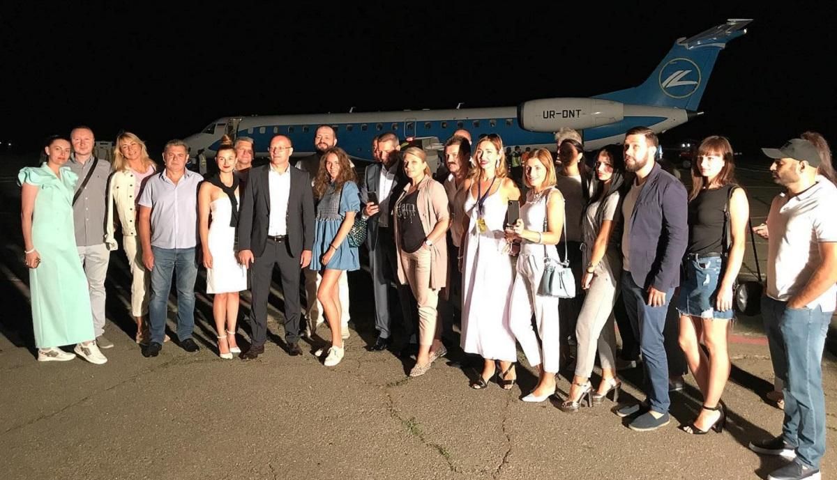 Аеропорт Миколаєва вперше за 13 років прийняв регулярний рейс: фото Аеропорт Миколаєва вперше за 13 років прийняв регулярний рейс: фото