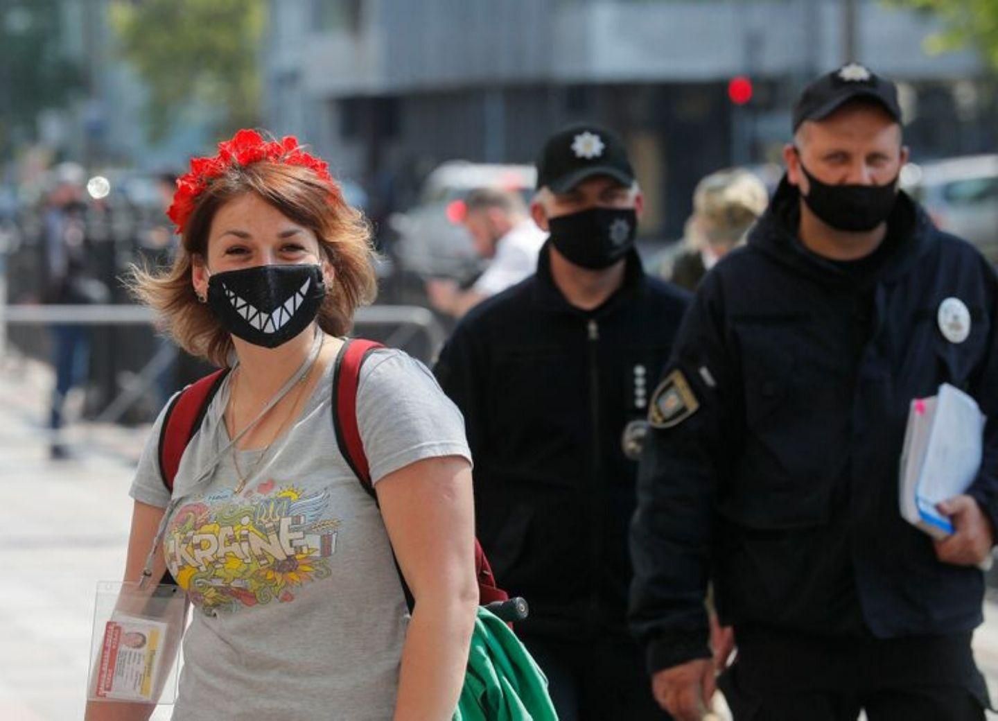 Мери міст не посилюють карантин у "червоній зоні": у МВС пригрозили відповідальністю Мери міст не посилюють карантин у "червоній зоні": у МВС пригрозили відповідальністю