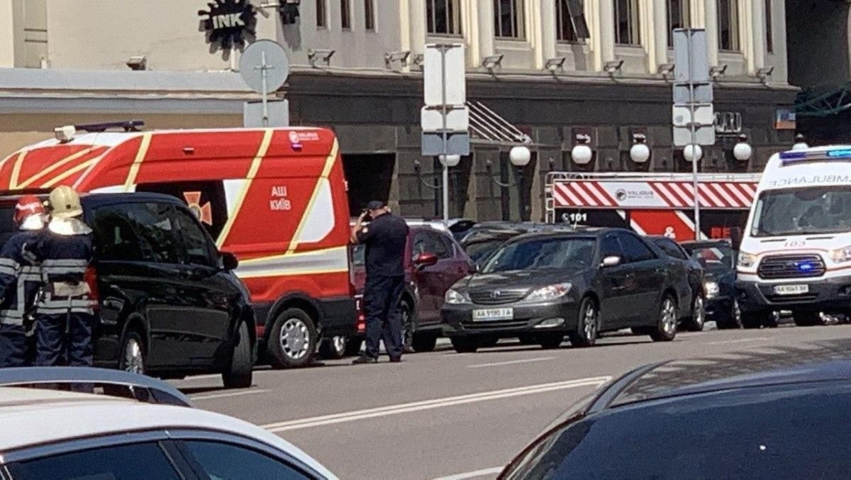 Захват банка в Киеве 3 августа 2020: все о минировании Универсал банка Захват банка в Киеве 3 августа 2020: все о минировании Универсал банка