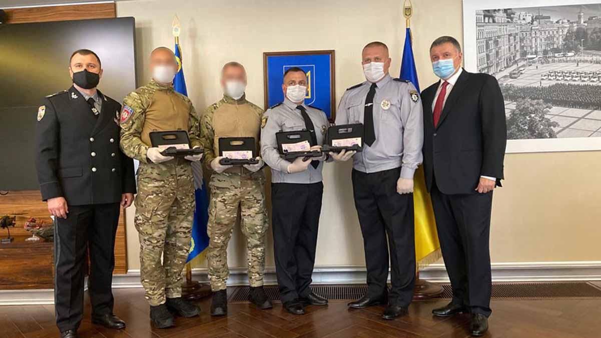 Аваков нагородив силовиків за ліквідацію полтавського терориста