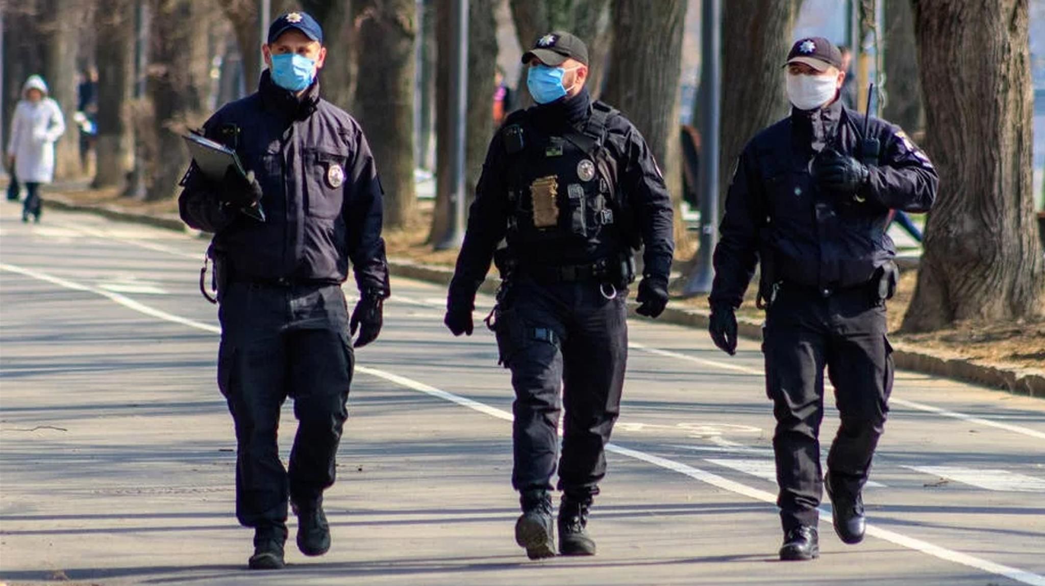 Всі забули про маски: у Харкові просять поліцію посилити контроль за дотриманням карантину