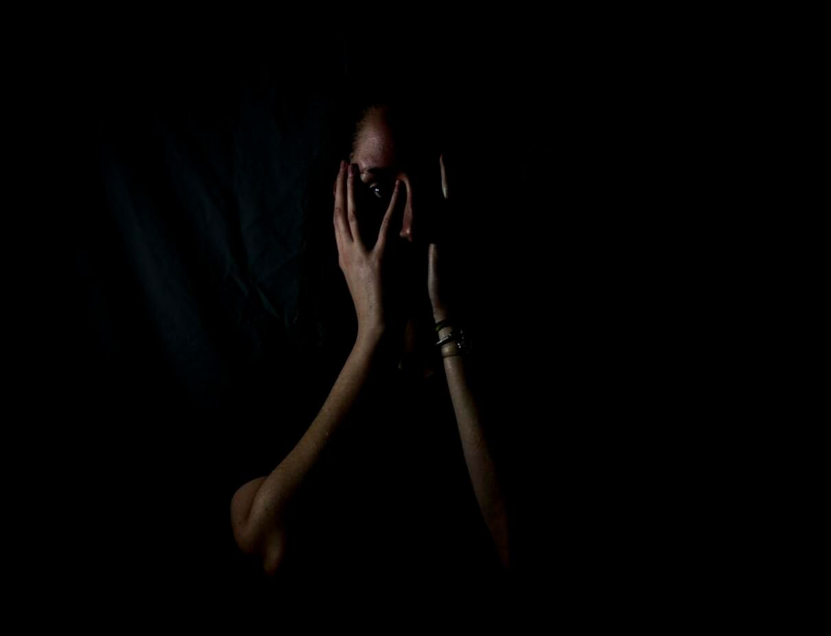 Обещал сводить в Макдональдс: полтавского фотографа подозревают в изнасиловании девочки