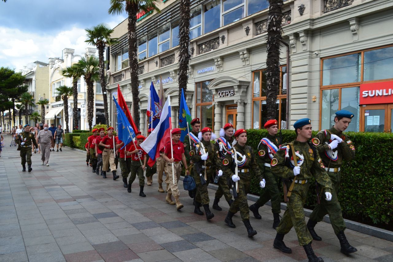 Дітей Криму роками намагаються перетворити у зелених чоловічків: фото Дітей Криму роками намагаються перетворити у зелених чоловічків: фото