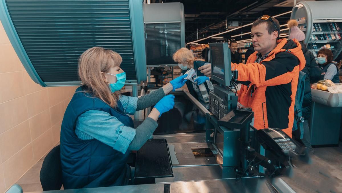 Відправив в нокаут: в супермаркеті Запоріжжя сталася бійка через маску