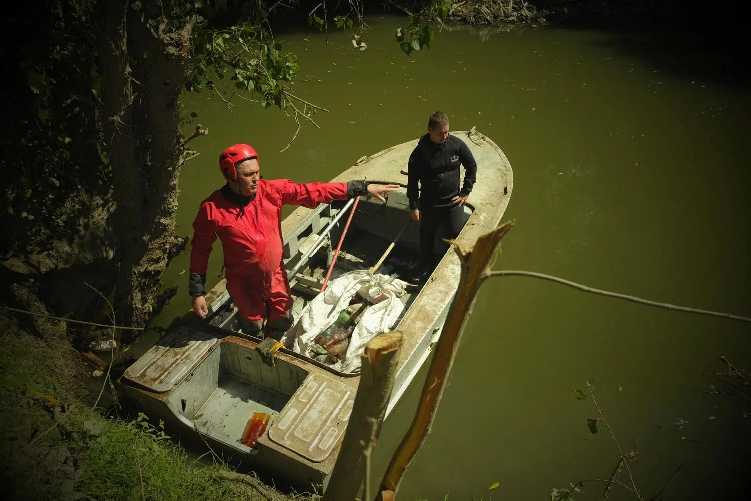 Рятувальники витягли з річки понад 110 кубічних метрів непотребу