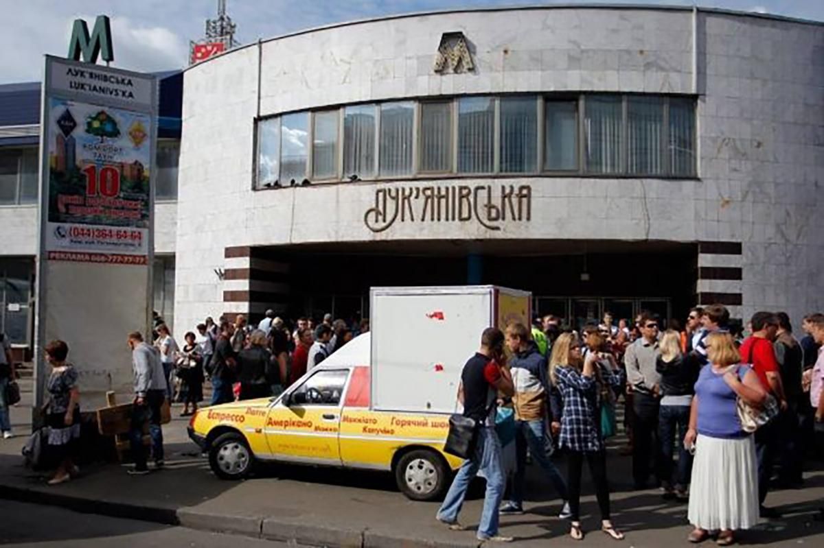 Поліція перевірила підозрілий предмет біля станції метро "Лук'янівська": там було сміття