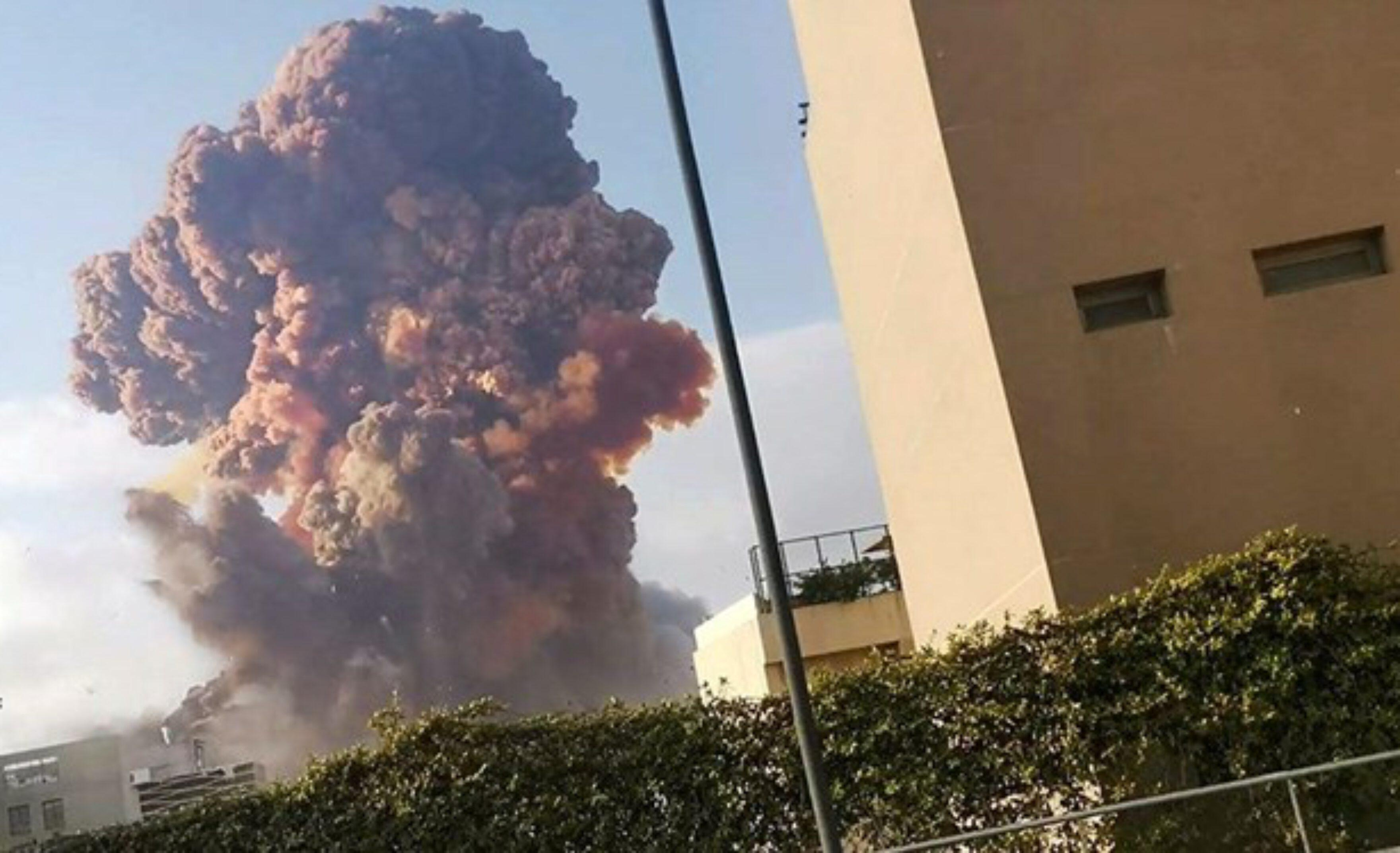 Облако не характерное для нитратов: эксперт из США проанализировал взрывы в Бейруте