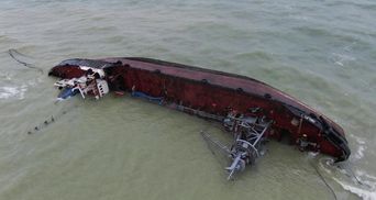 Криклій розповів, коли з одеського пляжу заберуть затонулий танкер Delfi 