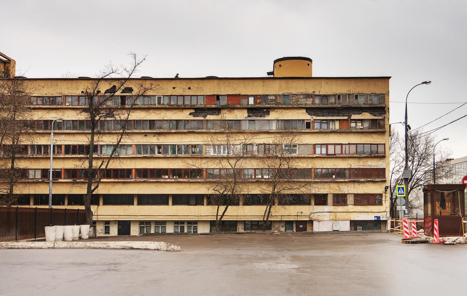 Советский монументализм: 5 футуристических жилых домов родом из социализма – фото