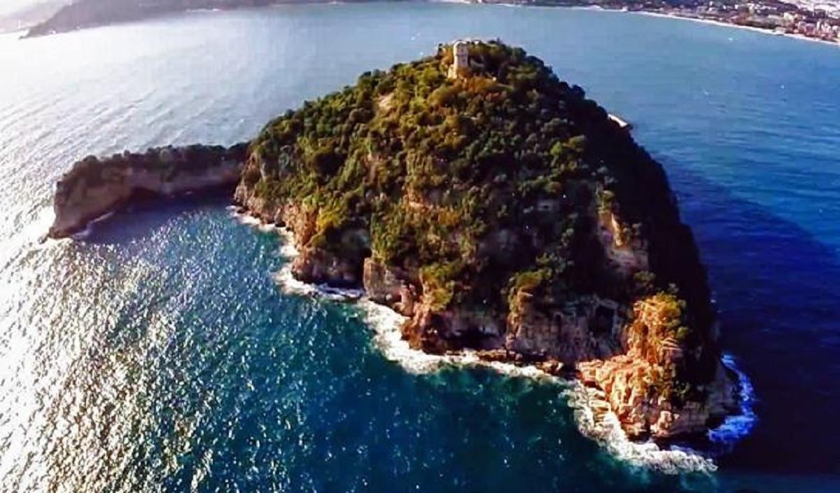 Син ексвласника "Мотор Січ" Богуслаєв купив острів в Італії: влада може скасувати продаж
