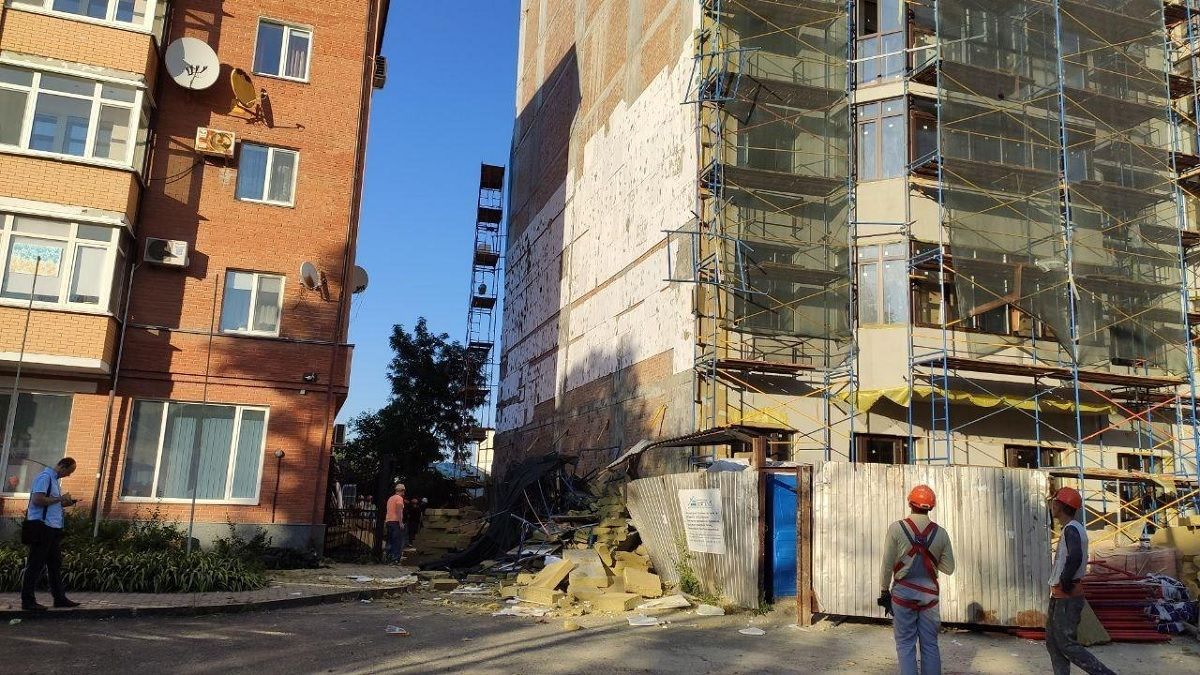 У Полтаві на будівництві обвалилося риштування: є постраждалі