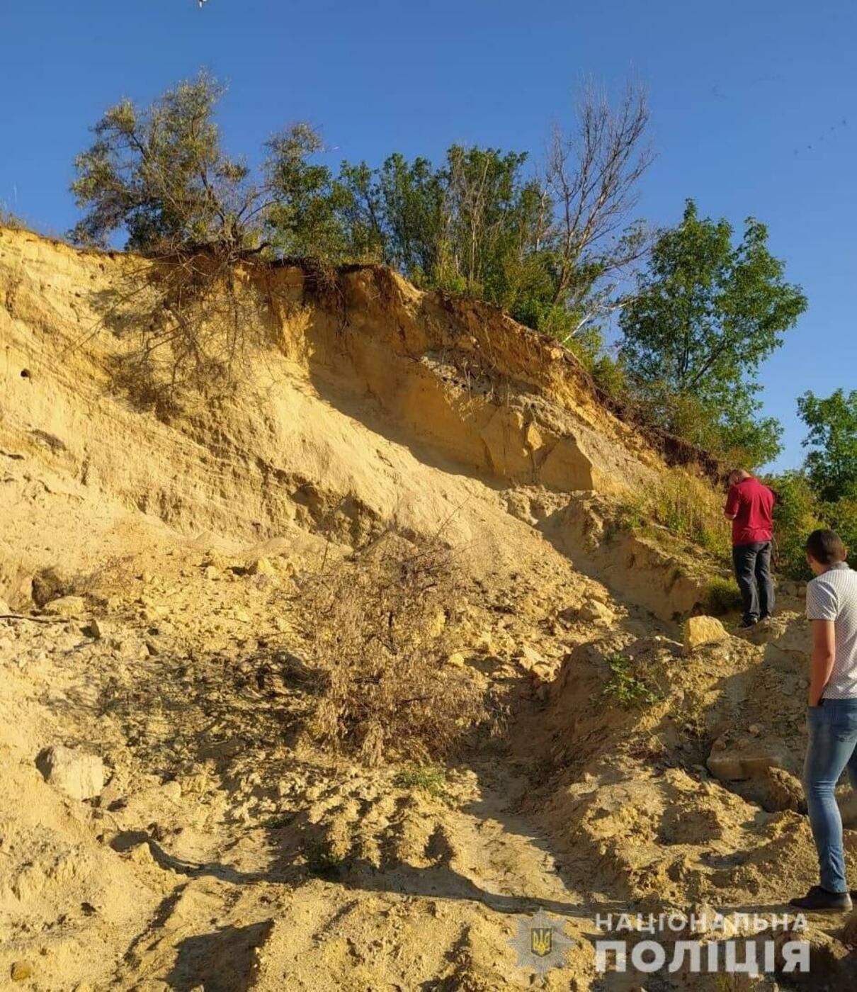 У Харківській області підлітка засипало піском 5 серпня 2020 – фото У Харківській області підлітка засипало піском 5 серпня 2020 – фото