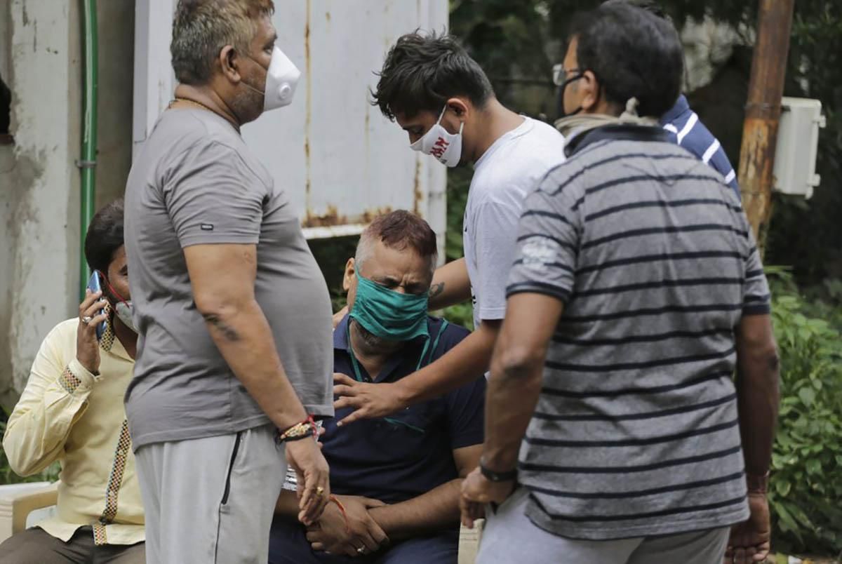 Трагедія в Індії: через пожежу в лікарні загинули 8 хворих на коронавірус