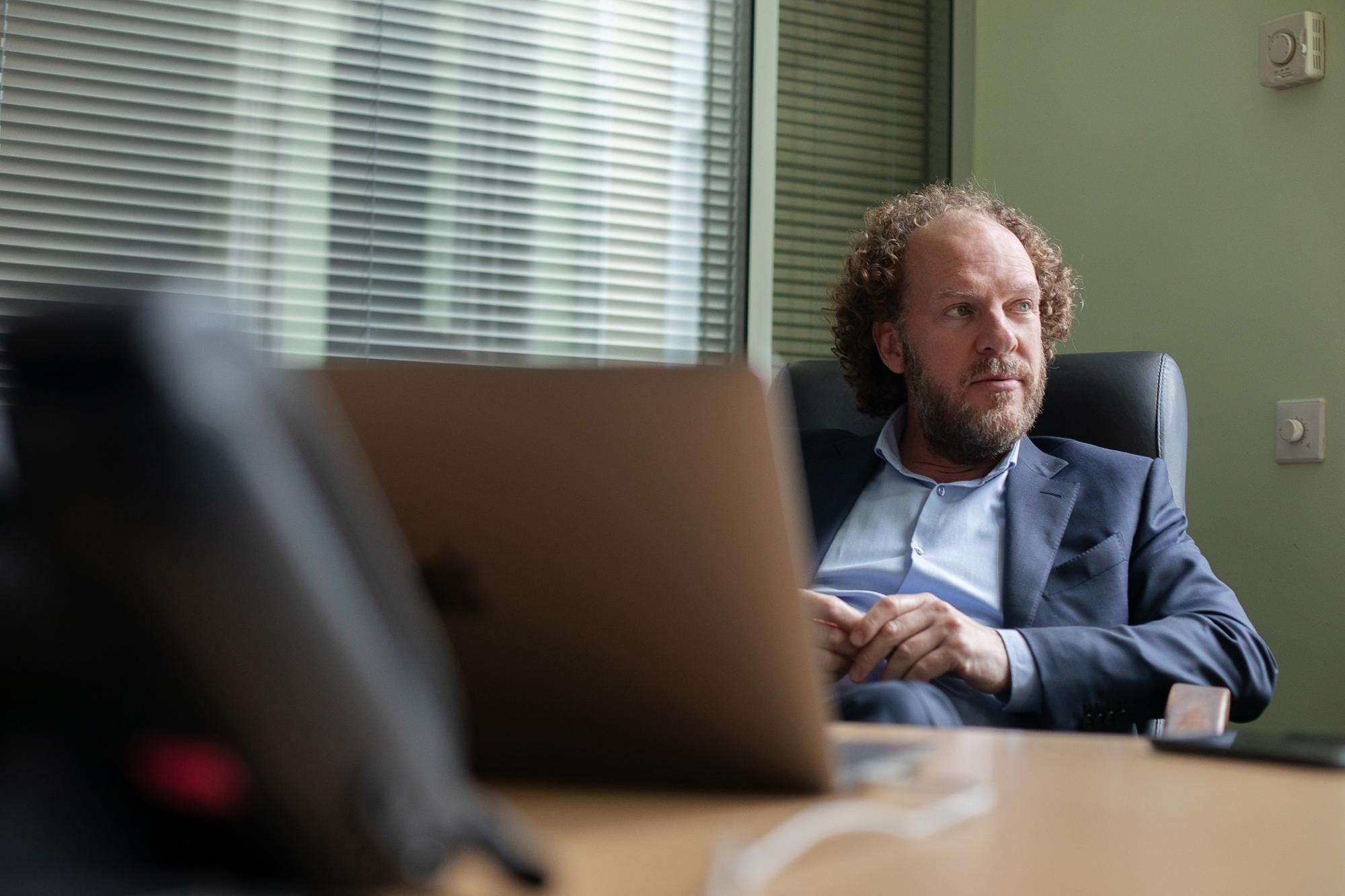 Фейк про "Кримський Титан" є спробою зриву приватизації ОГХК, – Пітер Девіс Фейк про "Кримський Титан" є спробою зриву приватизації ОГХК, – Пітер Девіс