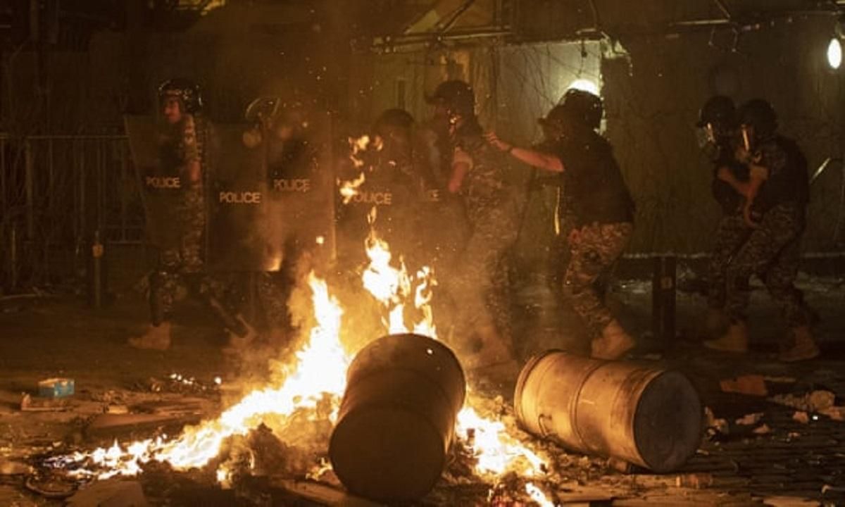 В Бейруте вспыхнули антиправительственные протесты из-за взрыва: фото В Бейруте вспыхнули антиправительственные протесты из-за взрыва: фото