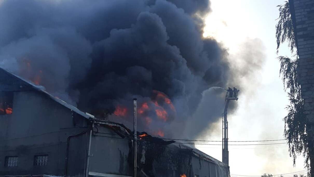 Во Львове 6 августа 2020 произошел пожар с угрозой взрыва: фото