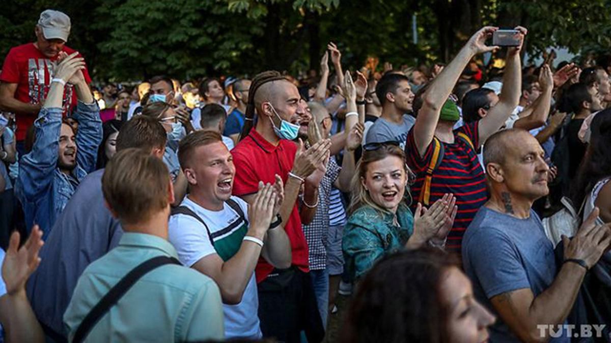 "Перемен": на мітингу у Мінську співали пісню Цоя
