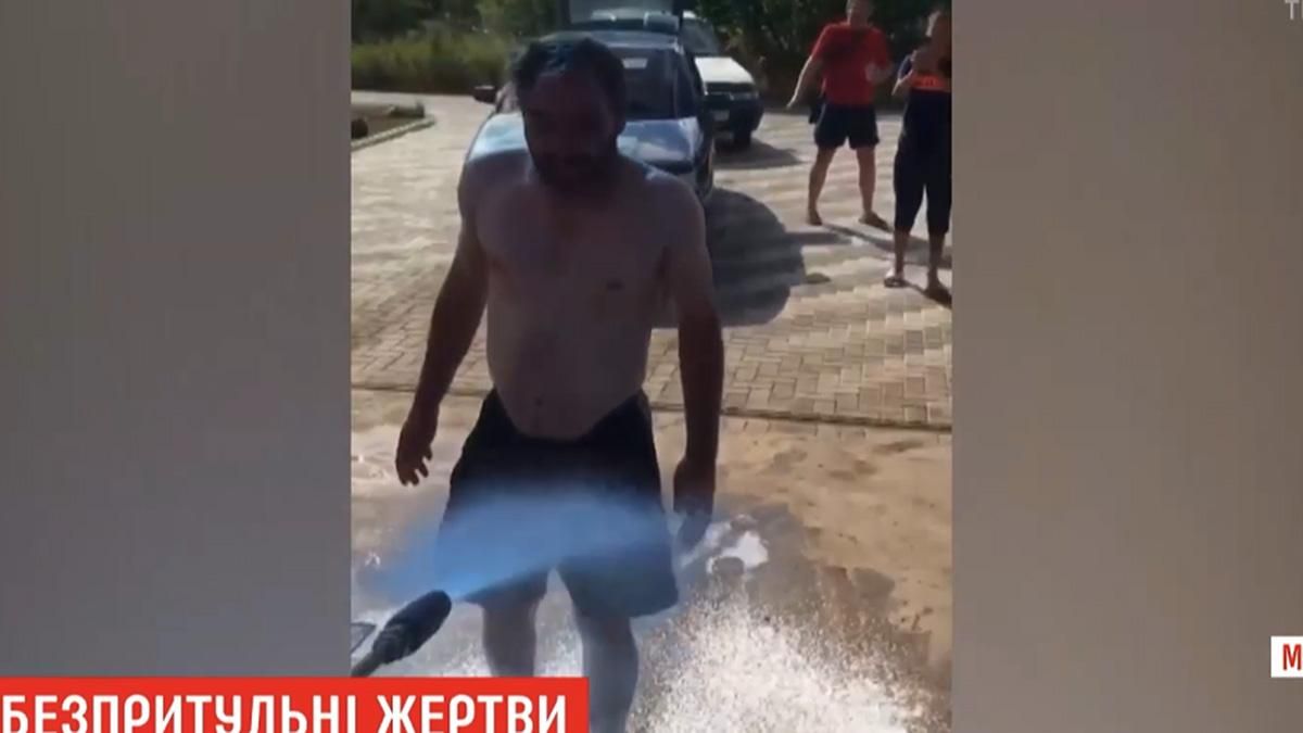 На Донеччині таксист облив безхатька мийними засобами На Донеччині таксист облив безхатька мийними засобами