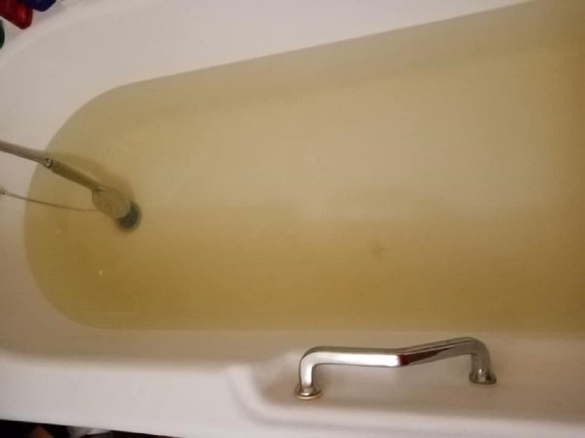 В окупованому Сімферополі з кранів замість води ллється грязюка: відео В окупованому Сімферополі з кранів замість води ллється грязюка: відео