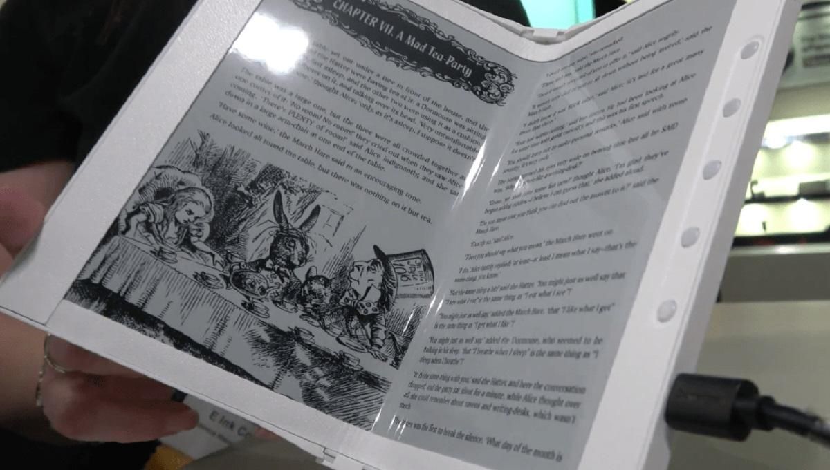 E Ink представила перший у світі гнучкий дисплей для електронних книг з підсвічуванням