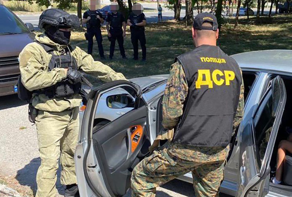Спецназ поліції спіймав кілера зі списку Інтерполу: в чому його підозрюють – фото Спецназ поліції спіймав кілера зі списку Інтерполу: в чому його підозрюють – фото