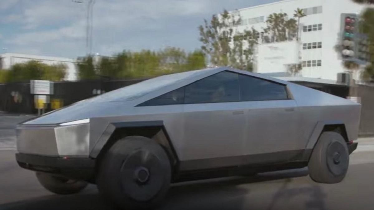 Tesla має "план Б", якщо Cybertruck провалиться Tesla має "план Б", якщо Cybertruck провалиться