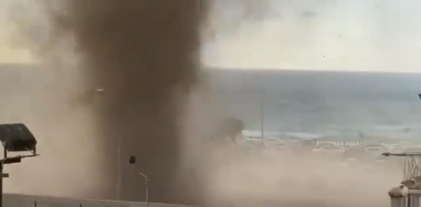 Водяной смерч в Чефалу на Сицилии 5 августа 2020: видео Водяной смерч в Чефалу на Сицилии 5 августа 2020: видео