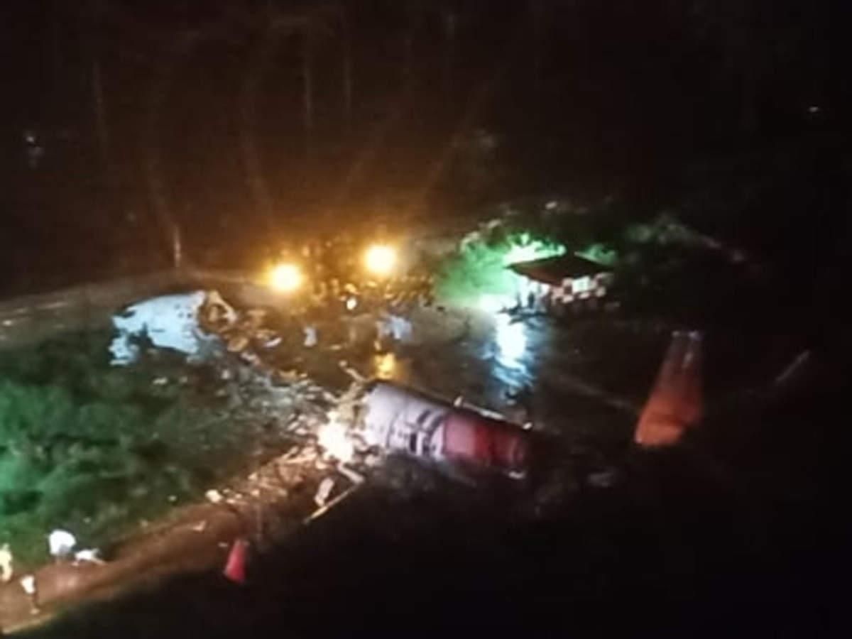 Літак із пасажирами розвалився на 2 частини в Індії: є жертви, багато поранених – відео Літак із пасажирами розвалився на 2 частини в Індії: є жертви, багато поранених – відео