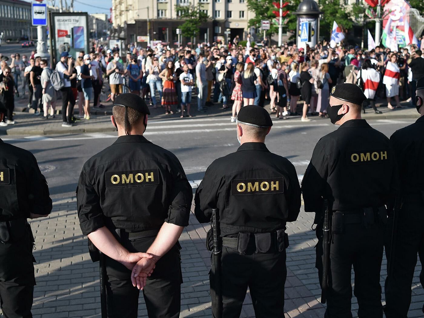 За несколько дней до выборов президента в Минске силовики жестко атаковали сторонников оппозиционных кандидатов