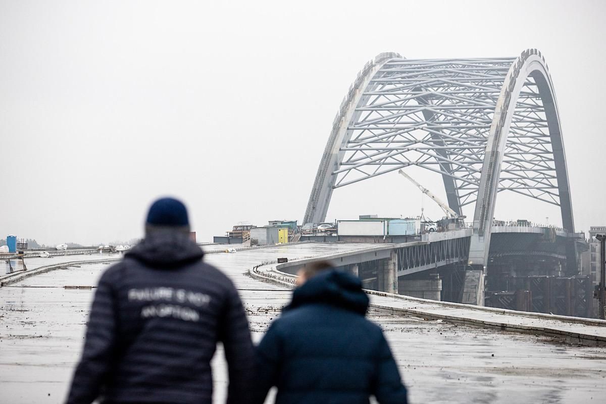 Вкрали троси Подільсько-Воскресенського мосту: що відомо про скандал