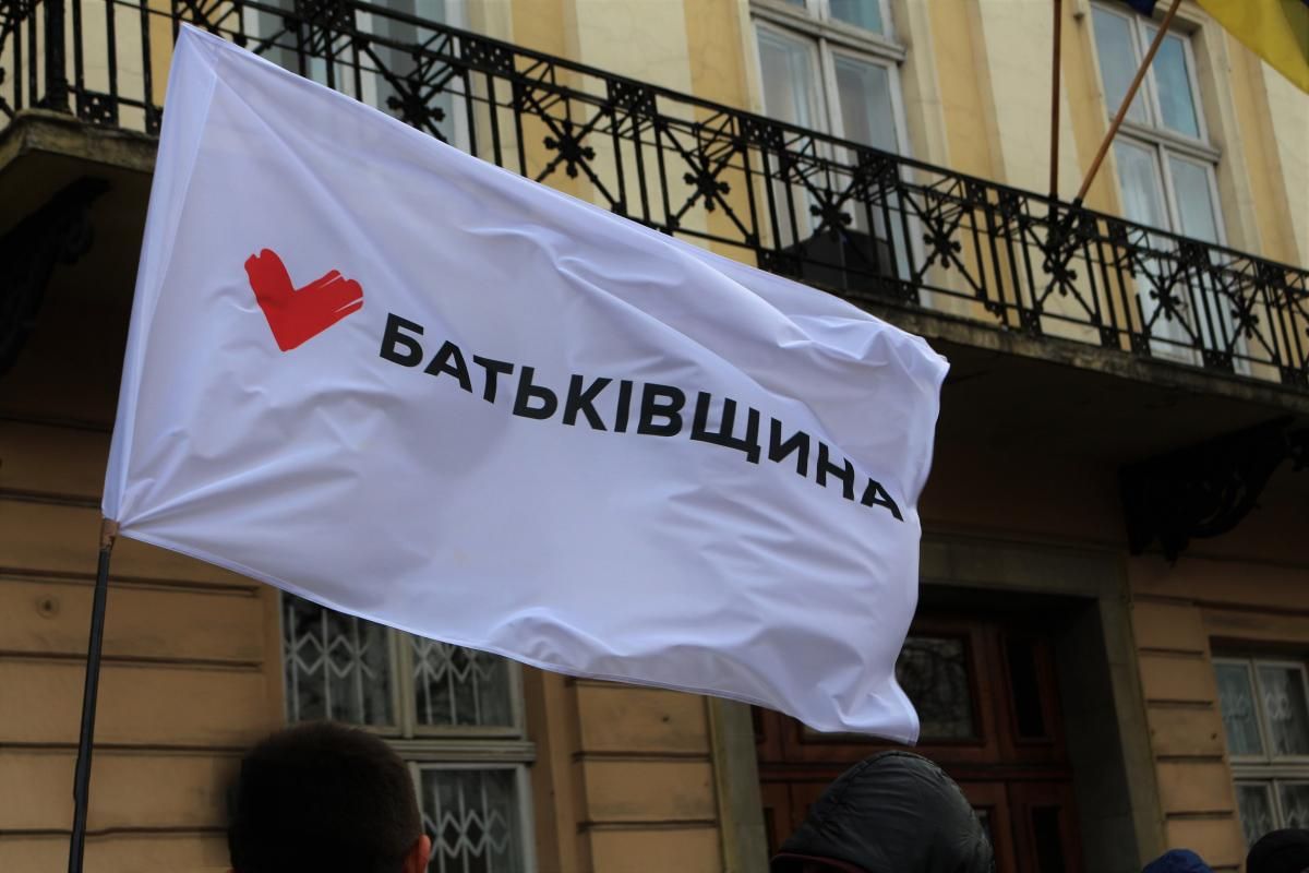 "Позорный поступок": "Батькивщина" исключила из партии нардепа после жестокого избиения женщины "Позорный поступок": "Батькивщина" исключила из партии нардепа после жестокого избиения женщины